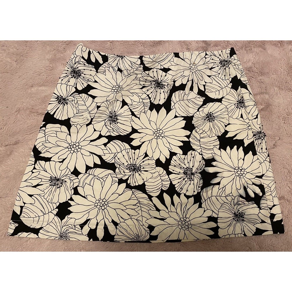 GAP stretch skirt size 6 floral Print black & White